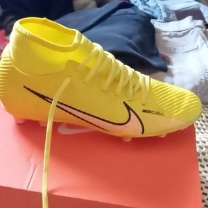 Men's size7.5 mercurial Superfly 9 soccer cleats